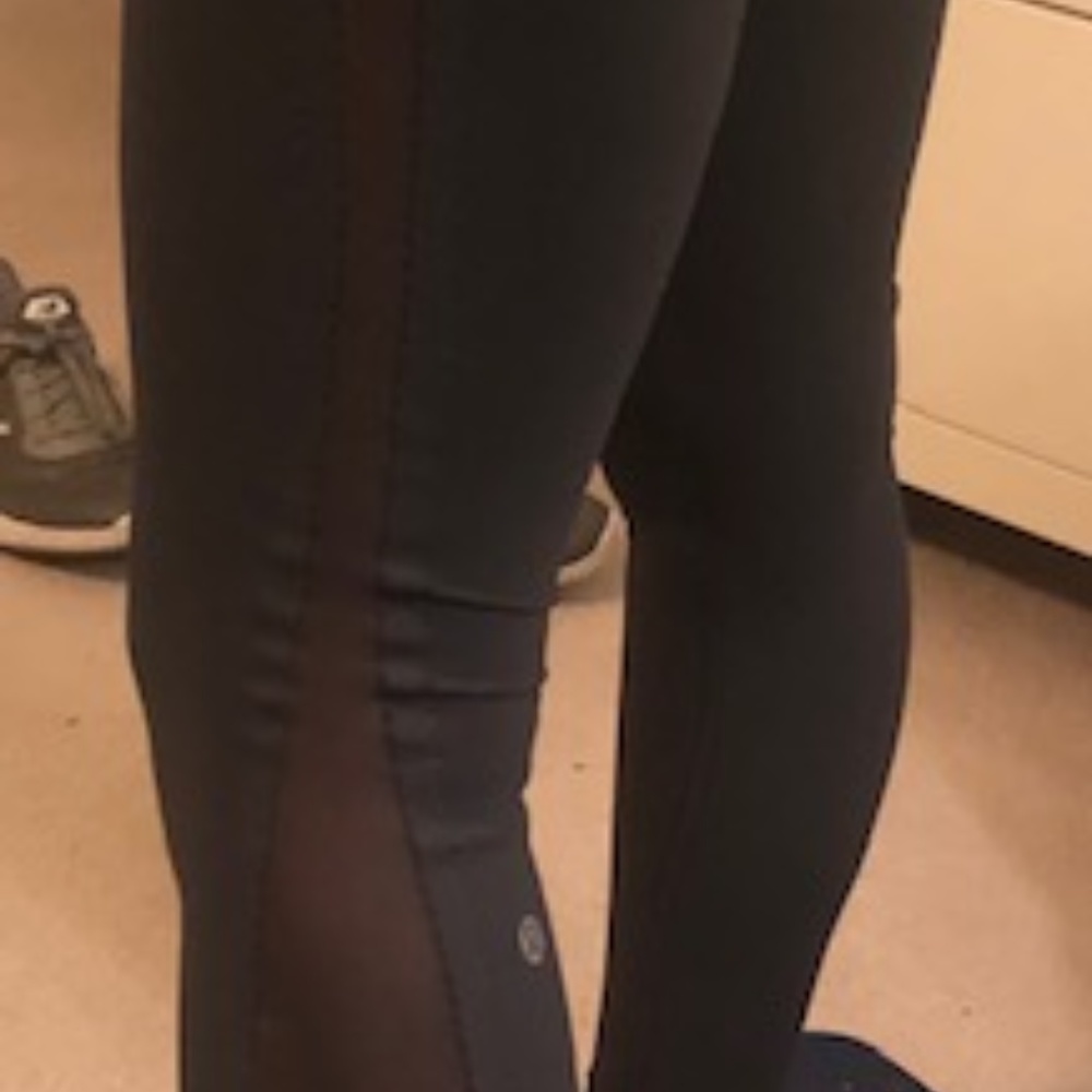 Lululemon Cropped Mesh cut-out Leggings - Black -